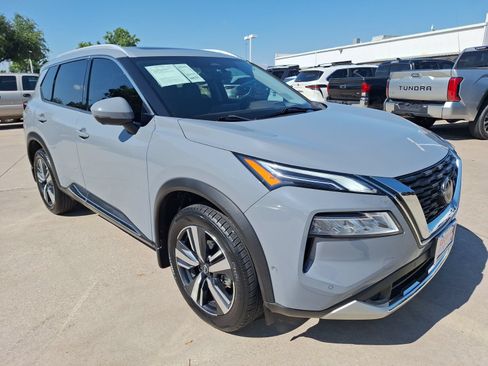 Used 2023 Nissan Rogue Platinum w/ Platinum Premium Package FWD image 8
