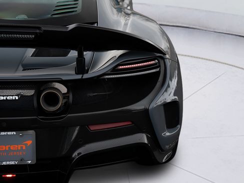 Used 2016 McLaren 675LT Coupe RWD image 24