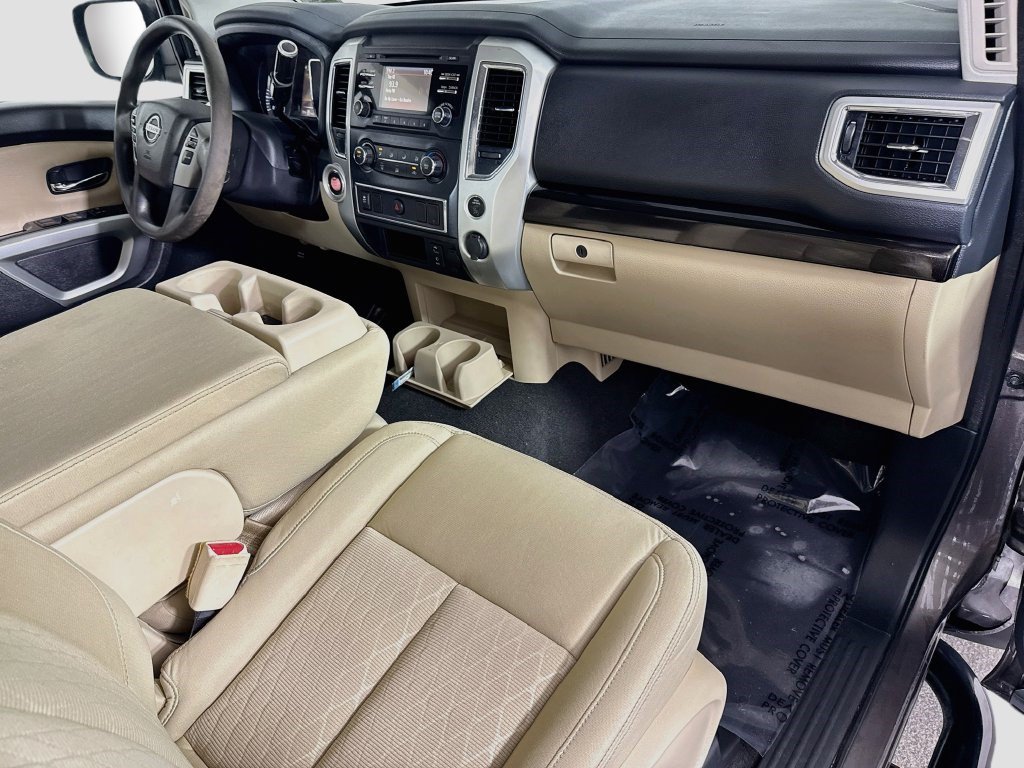 Used 2017 Nissan Titan SV RWD image 27