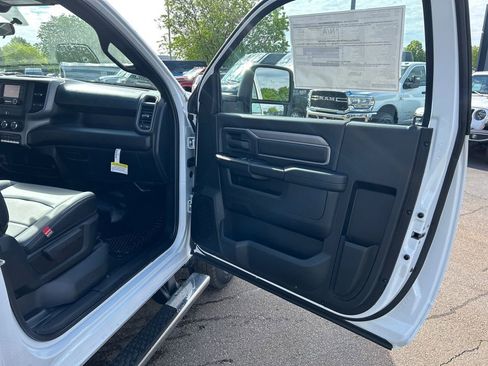 New 2024 RAM 3500 Tradesman image 27
