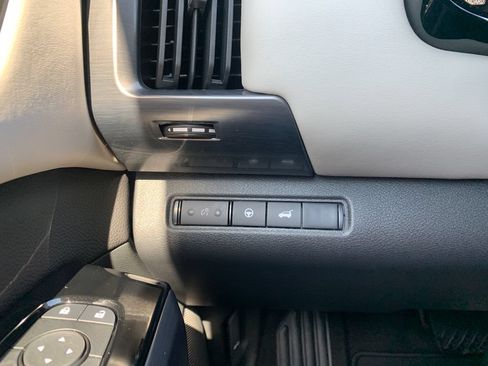 New 2026 Nissan Pathfinder SL w/ SL Premium Package FWD image 17