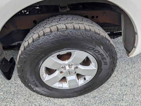Used 2013 Nissan Frontier SV w/ SV Value Truck Pkg RWD image 10