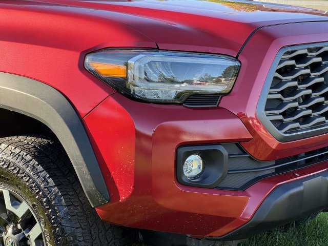 Used 2023 Toyota Tacoma TRD Off-Road w/ Technology Package AWD/4WD image 8