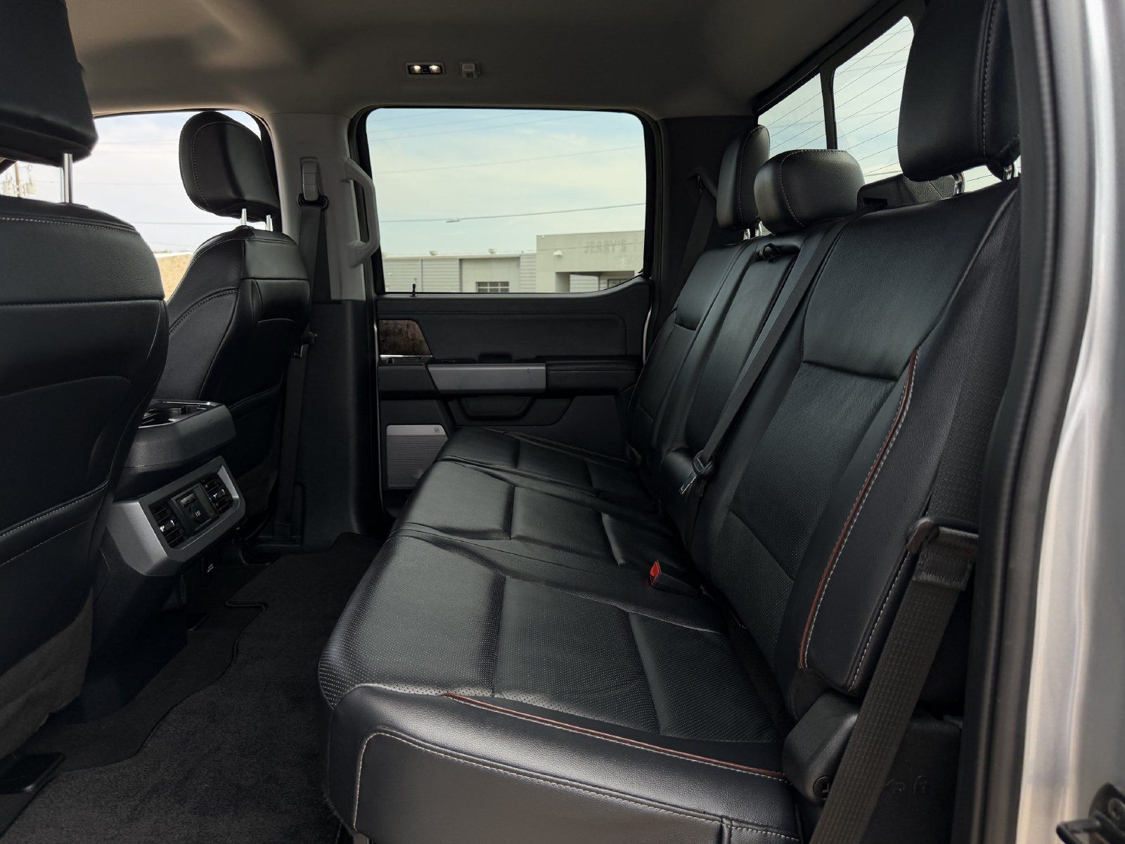 Used 2023 Ford F250 Lariat w/ Black Appearance Package AWD/4WD image 29