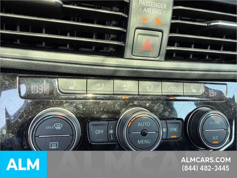 Used 2024 Volkswagen Jetta SE w/ Panoramic Sunroof Package image 18