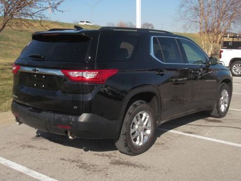 Used 2019 Chevrolet Traverse LT image 2