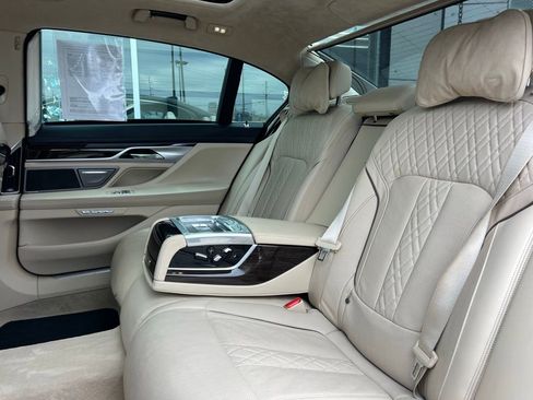 Used 2016 BMW 740i image 25