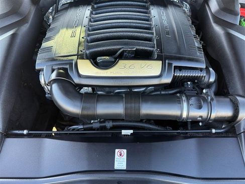 Used 2016 Porsche Cayenne image 18