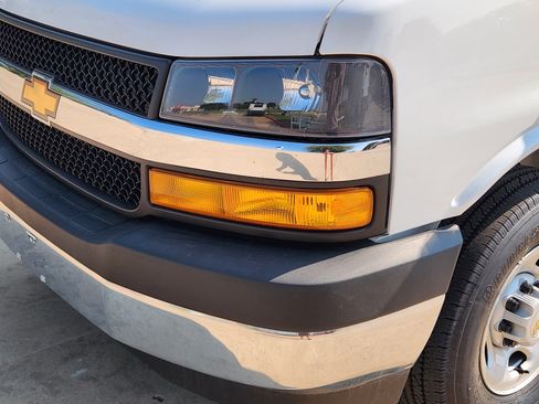 New 2025 Chevrolet Express 3500 image 10