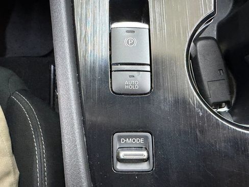Used 2024 Nissan Rogue S FWD image 28