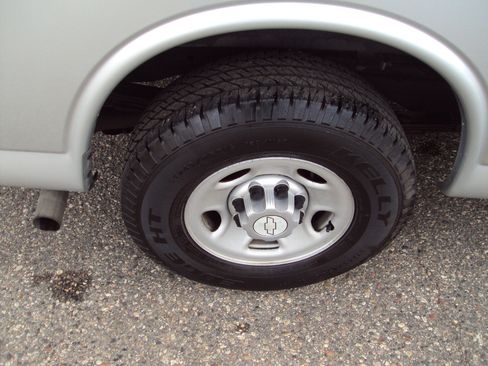 Used 2016 Chevrolet Express 2500 LS image 32