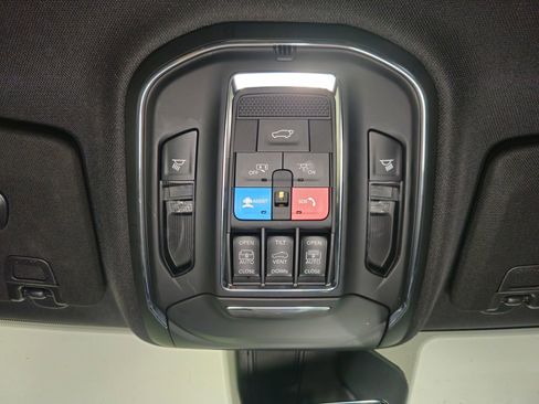 Used 2024 Jeep Grand Cherokee Limited w/ Luxury Tech Group II AWD/4WD image 14