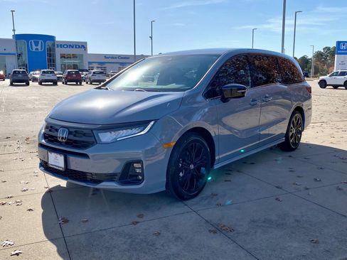 Used 2025 Honda Odyssey Sport-L image 3