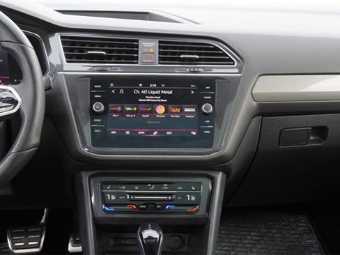 Used 2022 Volkswagen Tiguan SE R-Line image 17