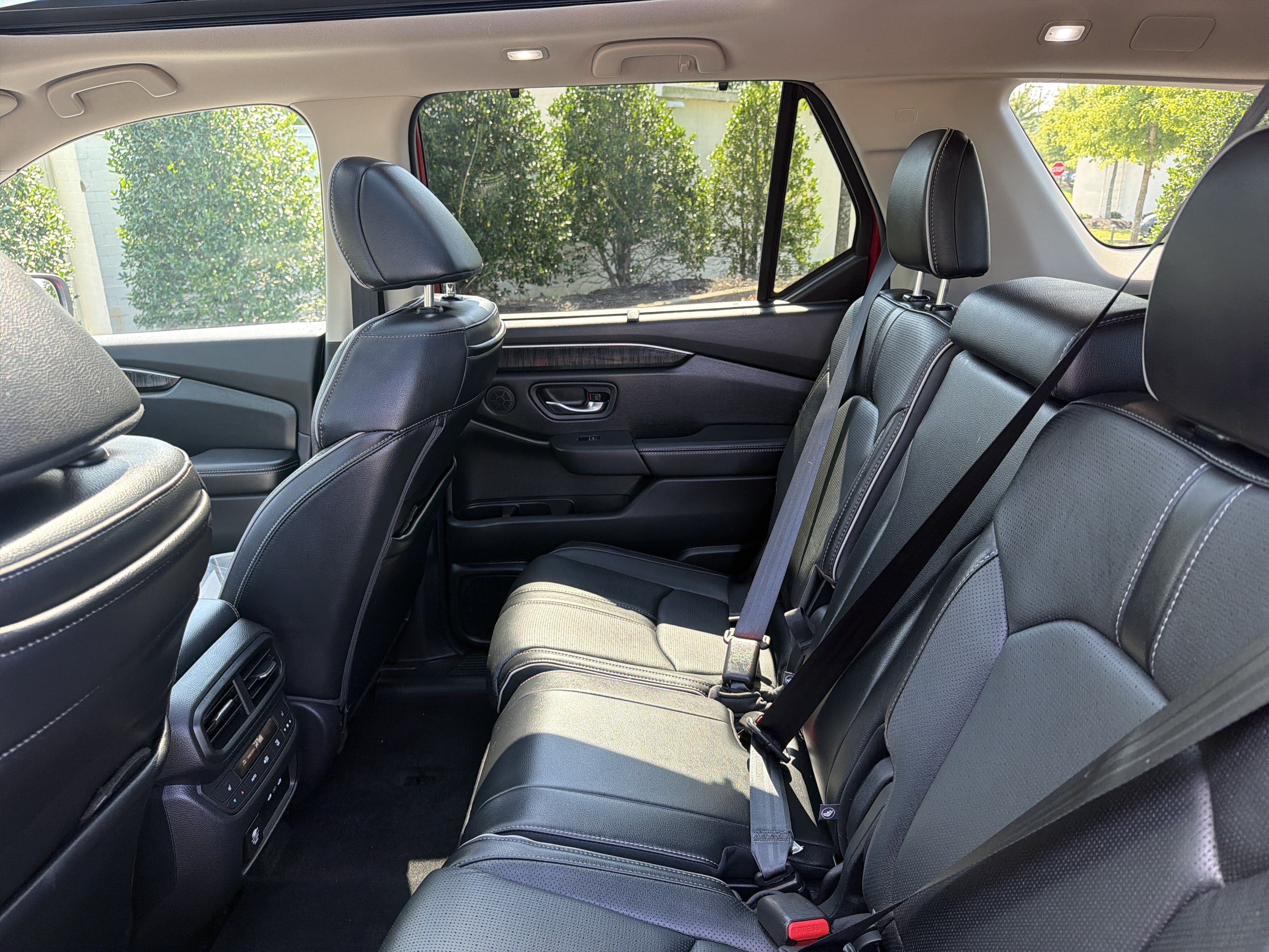 Used 2024 Honda Pilot Elite image 26