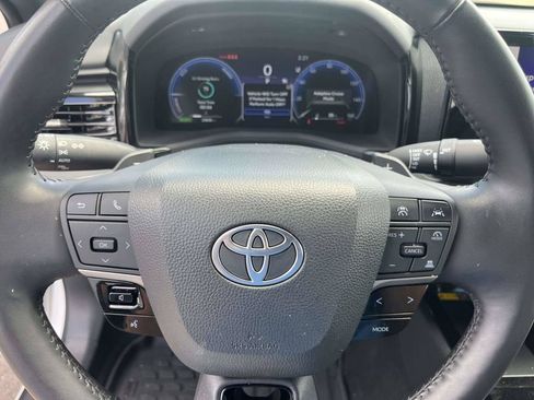 Used 2025 Toyota Camry XSE FWD image 30