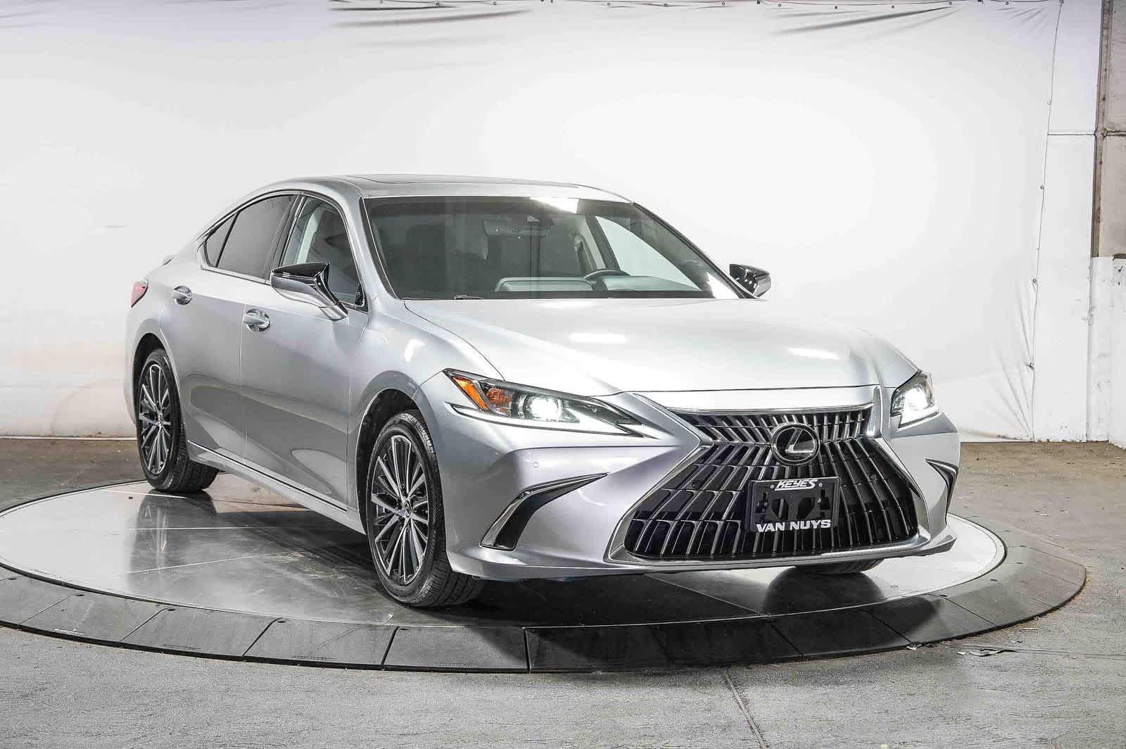 Used 2025 Lexus ES 300h w/ Premium Package FWD image 5
