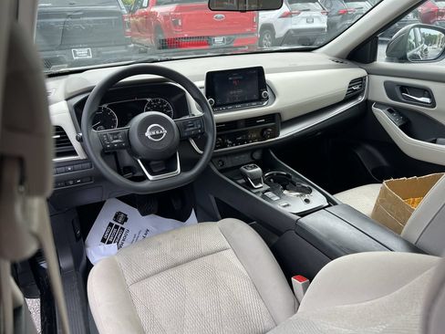 Used 2024 Nissan Rogue SV FWD image 30