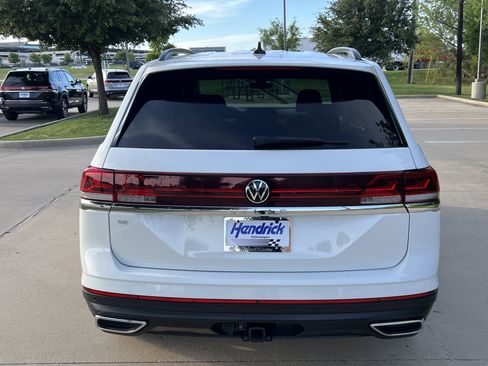 Certified 2025 Volkswagen Atlas SE w/ Panoramic Sunroof Package image 9