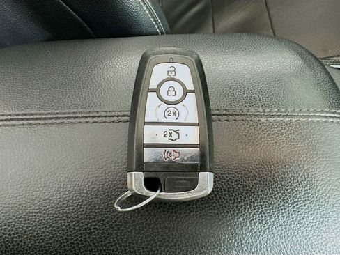 Used 2016 Ford Mustang Premium image 38