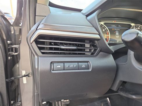 Used 2024 Nissan Altima 2.5 SV FWD image 15