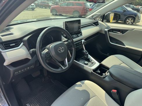 Used 2020 Toyota RAV4 Limited image 10