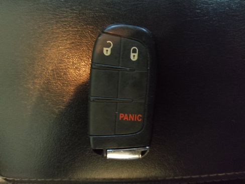 Used 2021 Jeep Compass Latitude AWD/4WD image 32