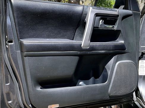 Used 2017 Toyota 4Runner SR5 Premium image 17