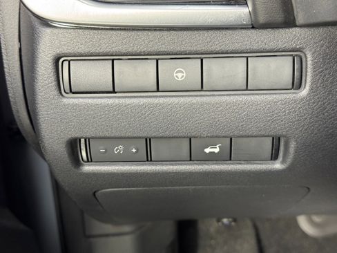 Used 2022 Nissan Rogue SL w/ SL Premium Package image 17