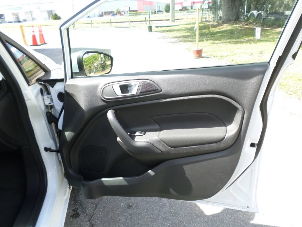 Used 2014 Ford Fiesta SE FWD image 14