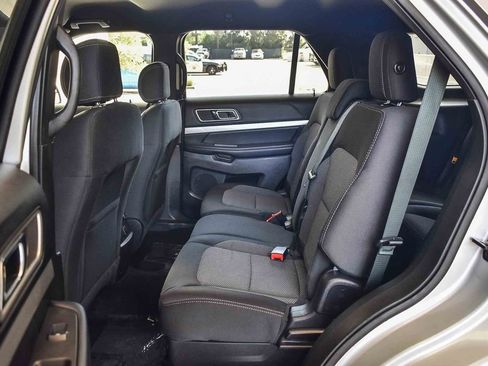 Used 2017 Ford Explorer XLT FWD image 17