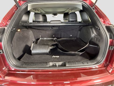 Used 2019 Jeep Cherokee Overland w/ Technology Group image 35