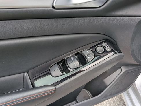 Used 2025 Nissan Altima 2.5 SR FWD image 13