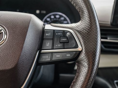 Used 2022 Toyota Sienna Platinum image 21