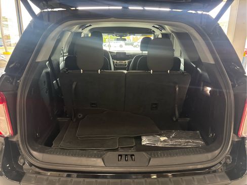 Used 2022 Ford Explorer XLT AWD/4WD image 9