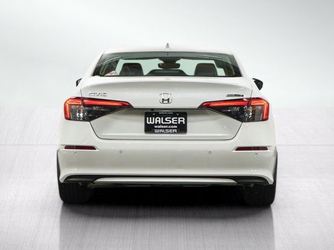 Used 2023 Honda Civic Touring image 4