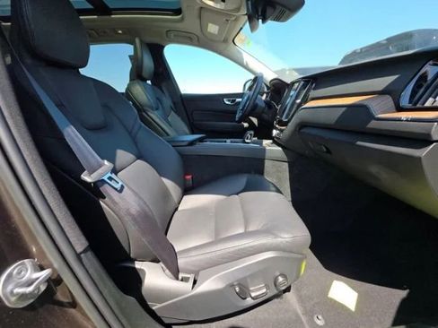 Used 2022 Volvo XC60 B5 Momentum AWD/4WD image 10