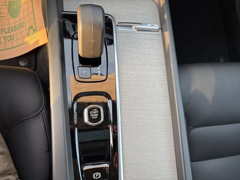 Used 2025 Volvo XC60 B5 Plus image 30