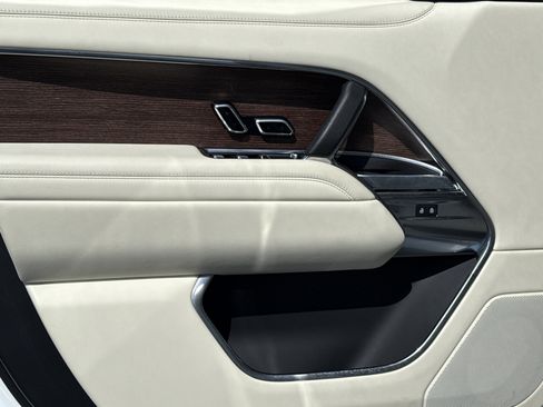 Used 2024 Land Rover Range Rover SE image 20