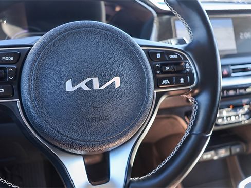 Used 2022 Kia Niro EX w/ Cold Weather Package image 13