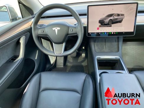 Used 2025 Tesla Model Y Long Range AWD/4WD image 34