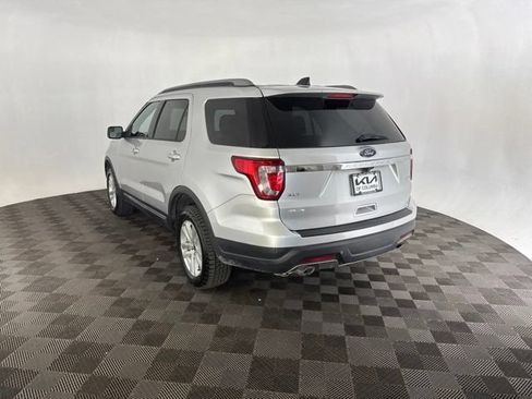 Used 2018 Ford Explorer XLT AWD/4WD image 9