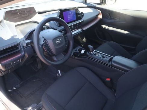 Used 2025 Toyota Prius Plug-In Hybrid FWD image 9