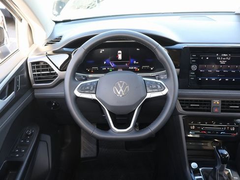 New 2026 Volkswagen Taos SE image 15