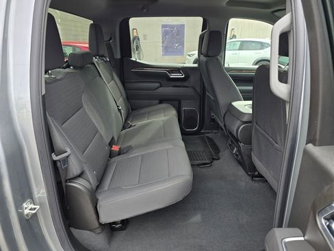Used 2025 GMC Sierra 1500 SLE image 13
