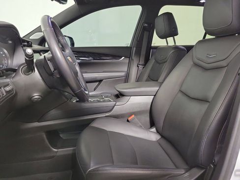 Used 2023 Cadillac XT6 Premium Luxury w/ Technology Package FWD image 12