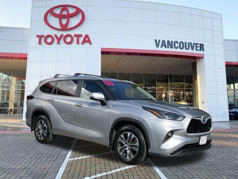 Certified 2024 Toyota Highlander XLE AWD/4WD image 1