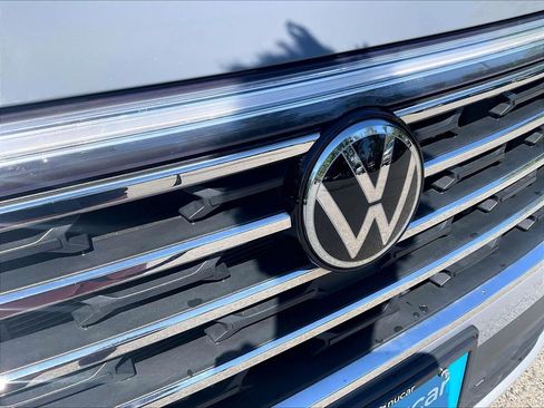 Used 2025 Volkswagen Atlas SE AWD/4WD image 32