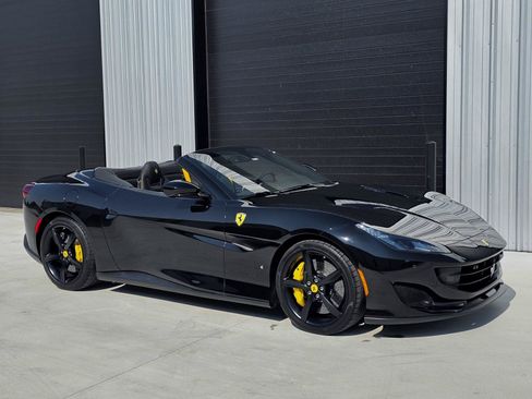 Used 2019 Ferrari Portofino RWD image 2