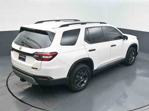 Certified 2025 Honda Pilot TrailSport image 12
